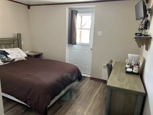 Chambre 1, 3, 5, 7, 9 et 10 (la 10, sans porte extérieure)
